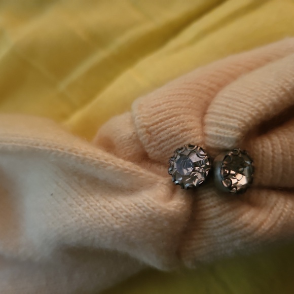 VINTAGE CREAM SWEATER WITH RHINESTONE CLOSURES. - Picture 12 of 14